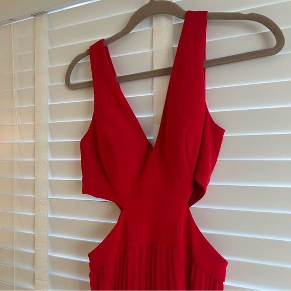 Xscape Formal Gown Sleeveless Red Cutouts Pleated Size 4 - Picture 3 of 10